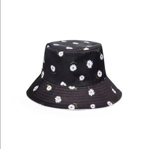 Alice and Olivia Womans Reversible Summer Bucket Hat